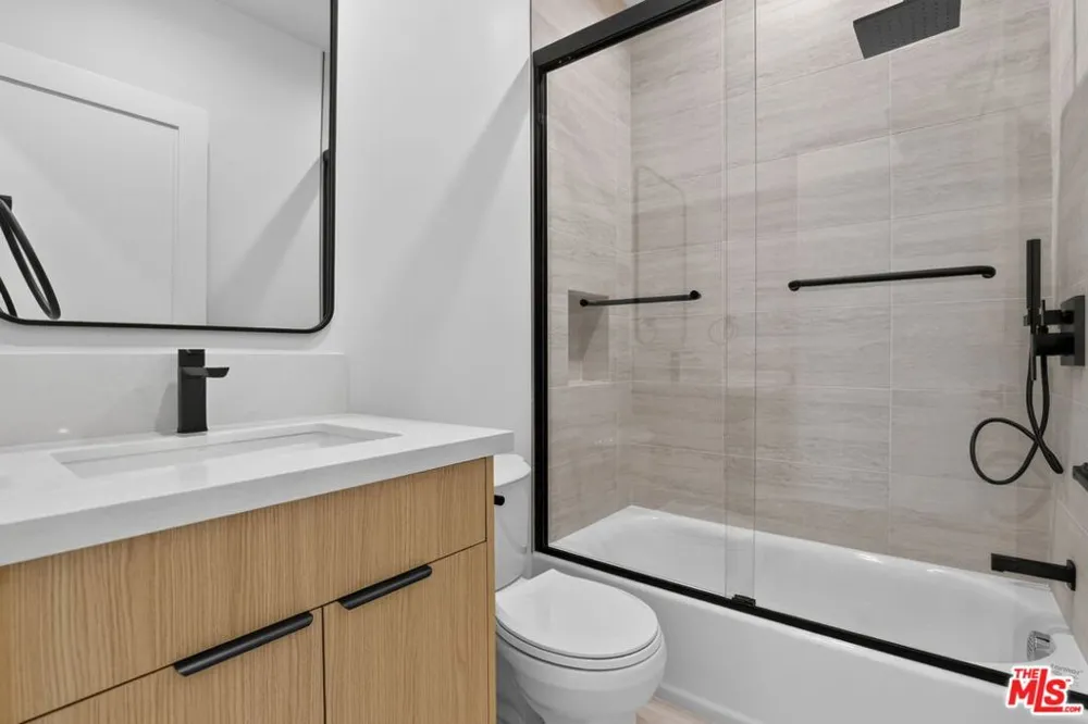 11304 Collins Street ##2 Los Angeles, CA 91601