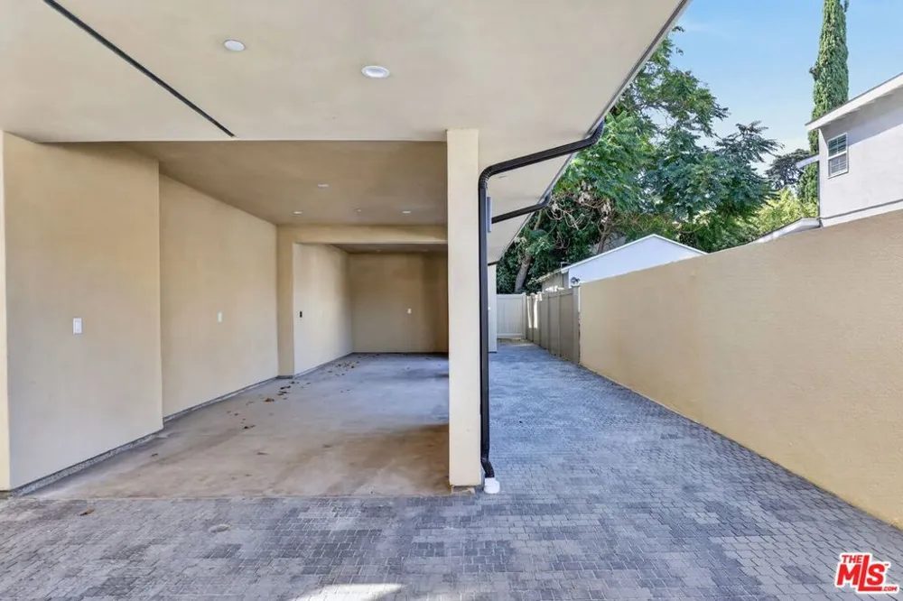 11304 Collins Street ##2 Los Angeles, CA 91601
