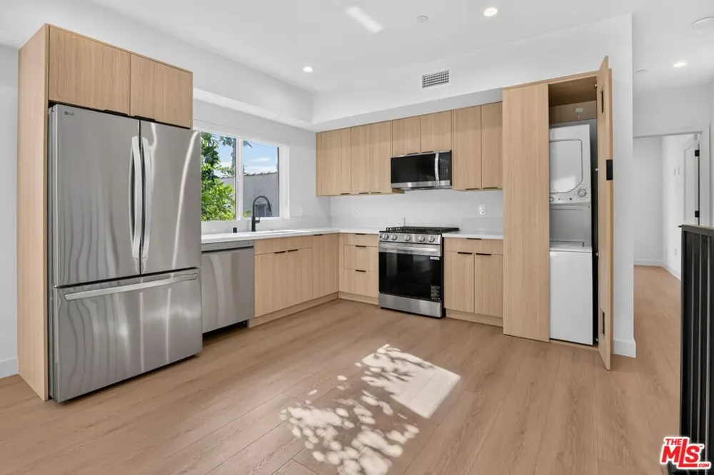 11304 Collins Street ##2 Los Angeles, CA 91601