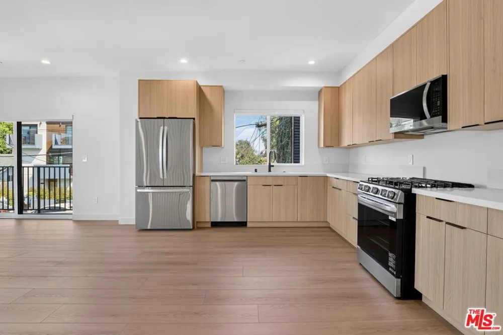 11304 Collins Street ##2 Los Angeles, CA 91601