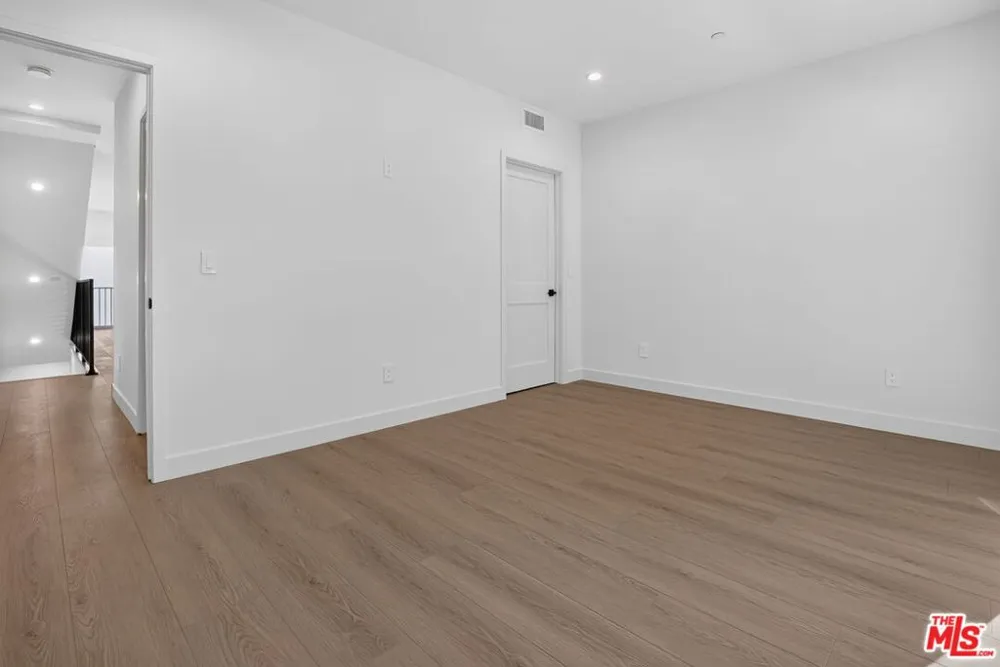 11304 Collins Street ##2 Los Angeles, CA 91601