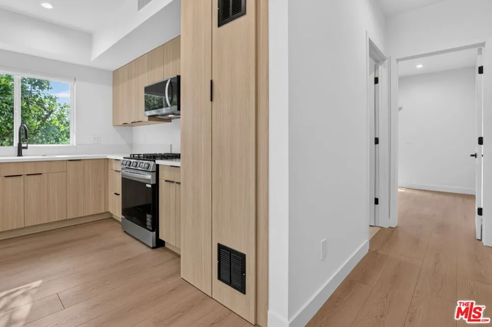 11304 Collins Street ##2 Los Angeles, CA 91601