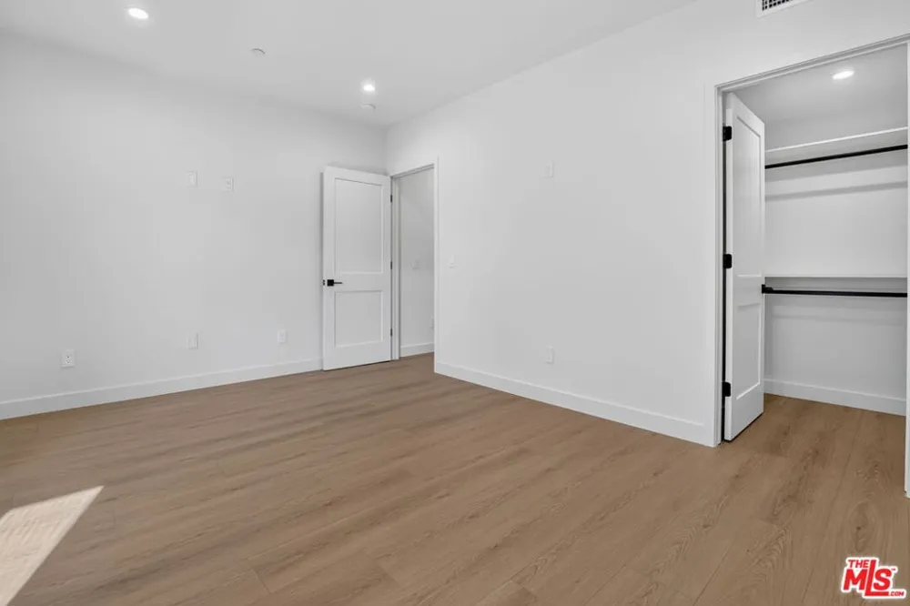 11304 Collins Street ##2 Los Angeles, CA 91601