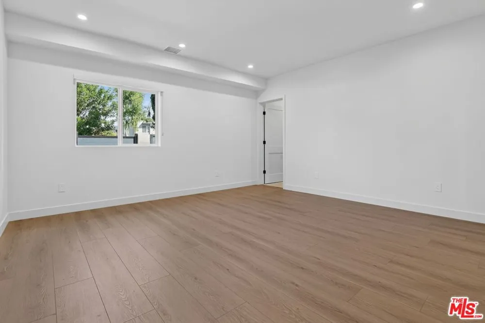 11304 Collins Street ##2 Los Angeles, CA 91601