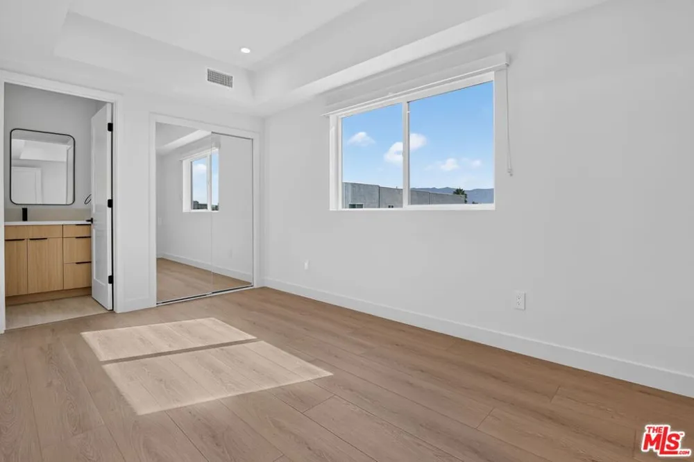 11304 Collins Street ##2 Los Angeles, CA 91601