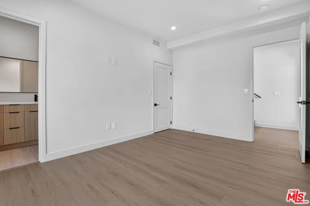11304 Collins Street ##2 Los Angeles, CA 91601