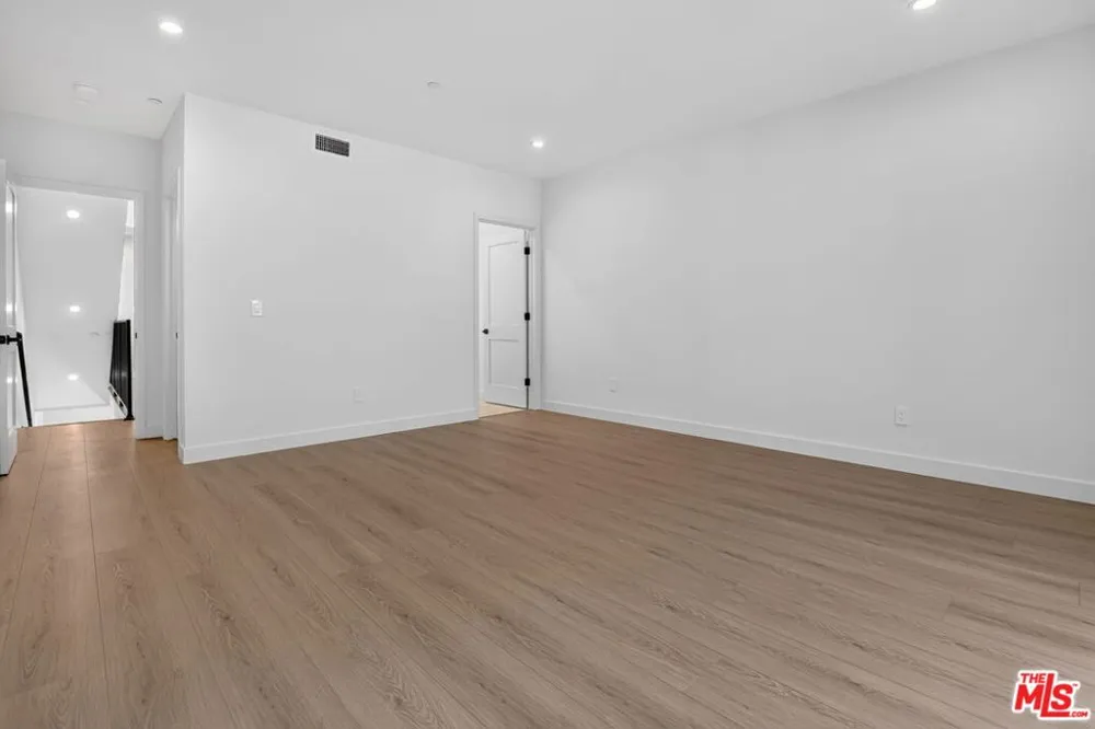 11304 Collins Street ##2 Los Angeles, CA 91601