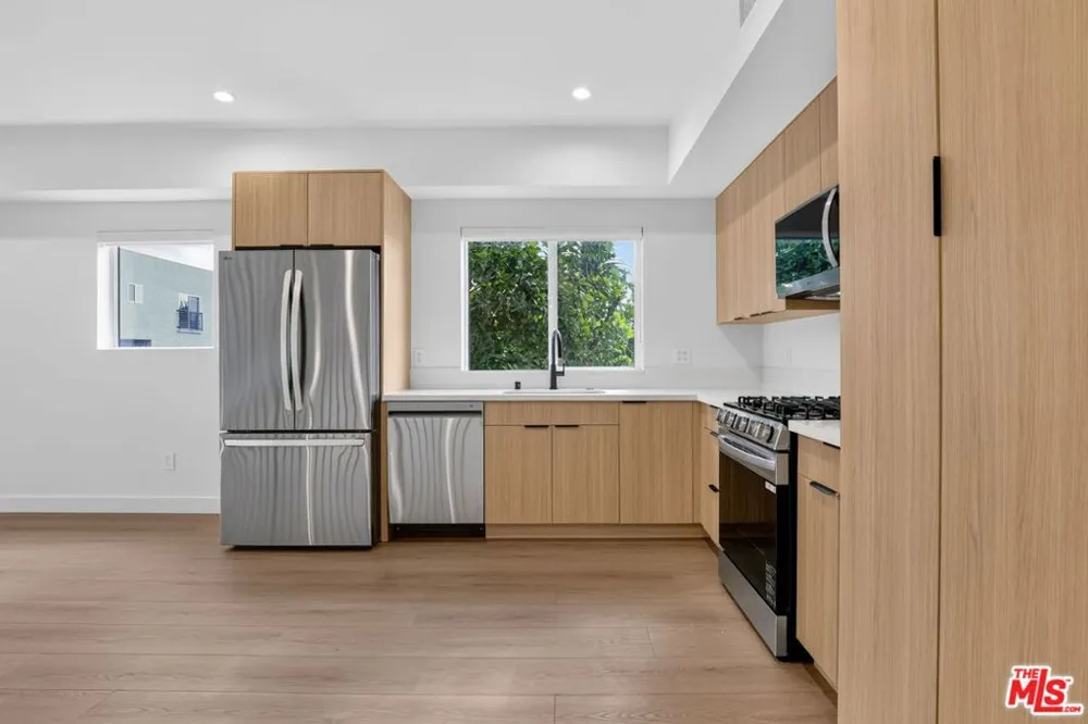 11304 Collins Street ##2 Los Angeles, CA 91601