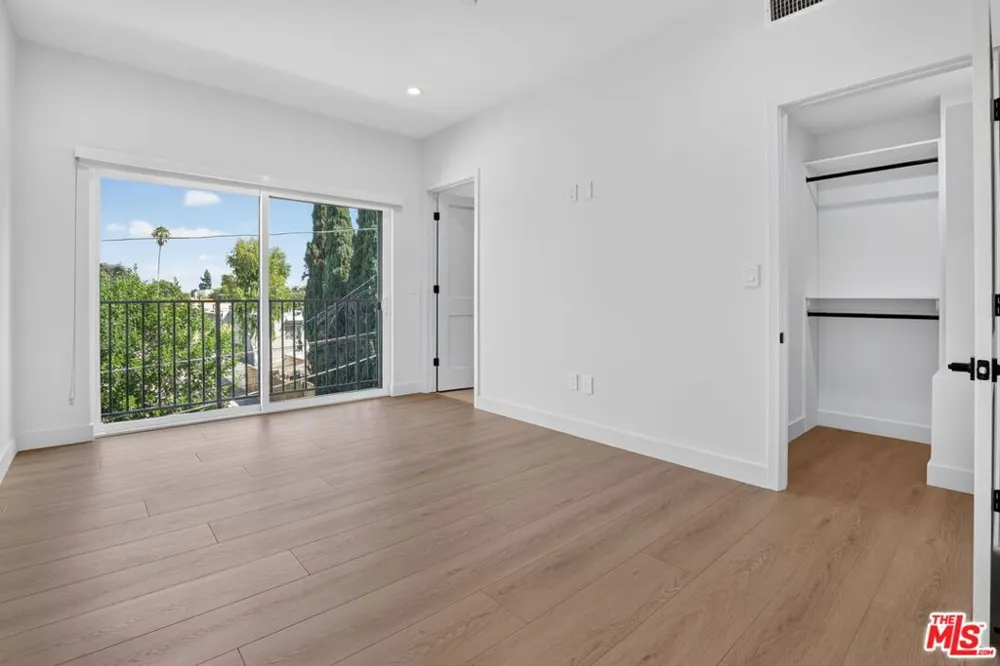 11304 Collins Street ##2 Los Angeles, CA 91601