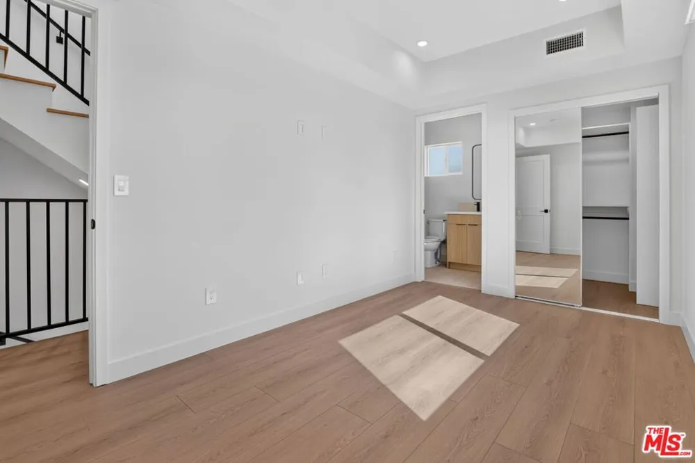 11304 Collins Street ##2 Los Angeles, CA 91601
