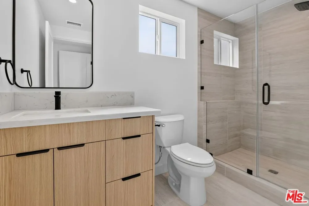 11304 Collins Street ##2 Los Angeles, CA 91601