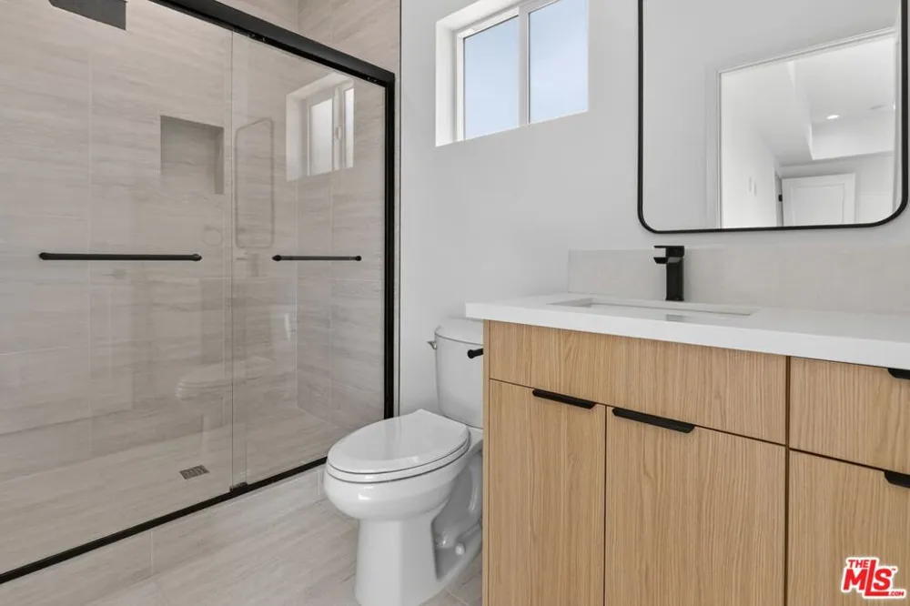 11304 Collins Street ##2 Los Angeles, CA 91601