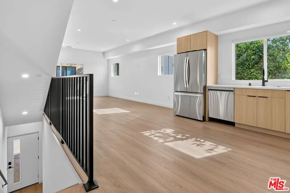 11304 Collins Street ##2 Los Angeles, CA 91601