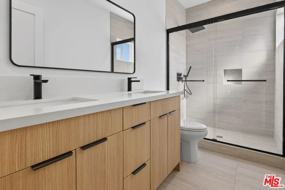 11304 Collins Street ##2 Los Angeles, CA 91601