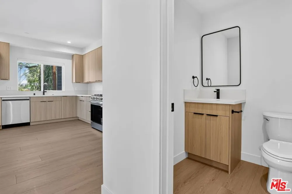 11304 Collins Street ##2 Los Angeles, CA 91601