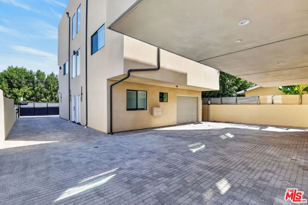 11304 Collins Street ##2 Los Angeles, CA 91601