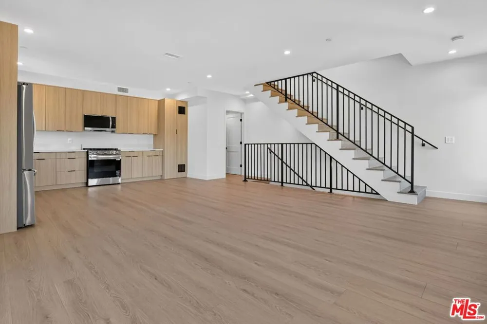 11304 Collins Street ##2 Los Angeles, CA 91601