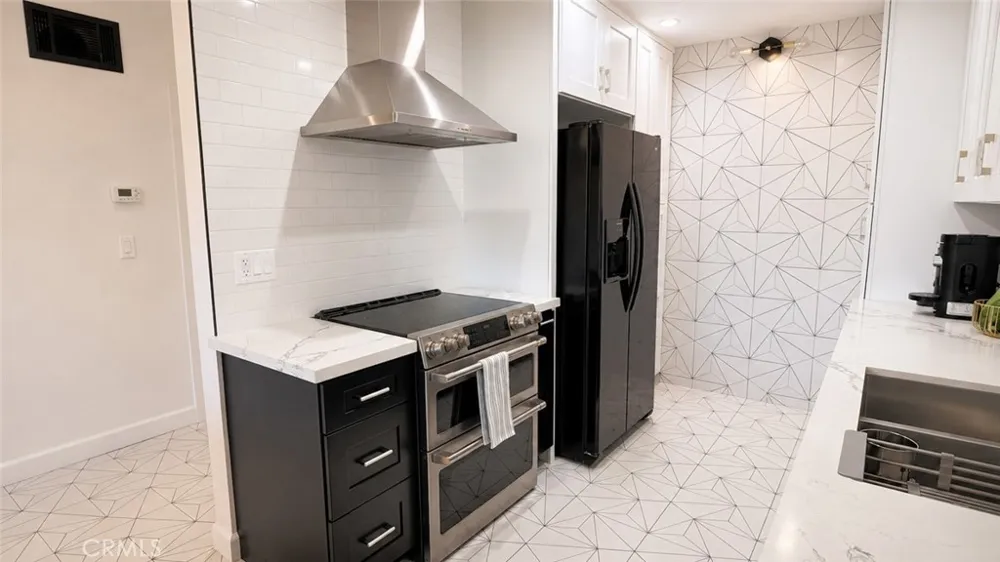 12720 Burbank #305 Valley Village, CA 91607
