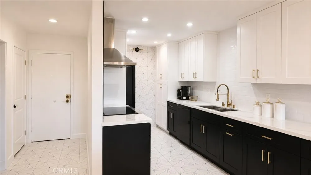 12720 Burbank #305 Valley Village, CA 91607