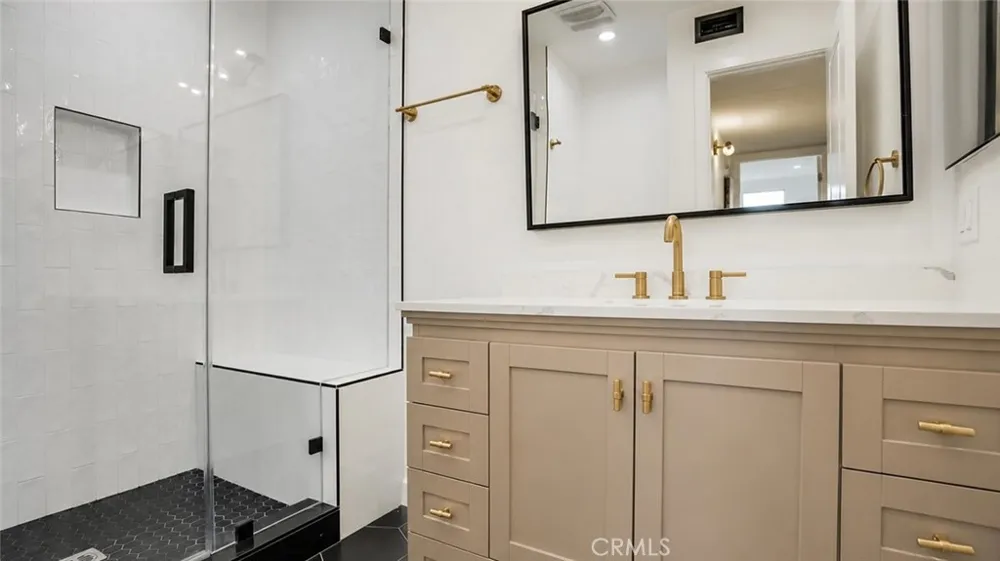 12720 Burbank #305 Valley Village, CA 91607