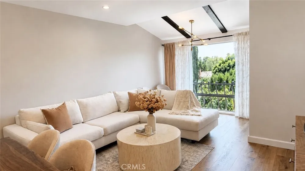 12720 Burbank #305 Valley Village, CA 91607