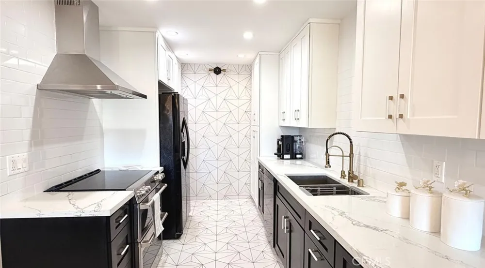 12720 Burbank #305 Valley Village, CA 91607