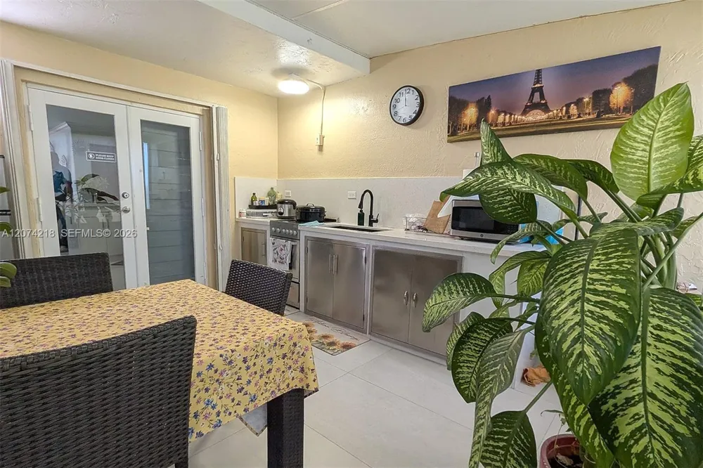 11005 W Okeechobee Rd #102 Hialeah Gardens, FL 33018