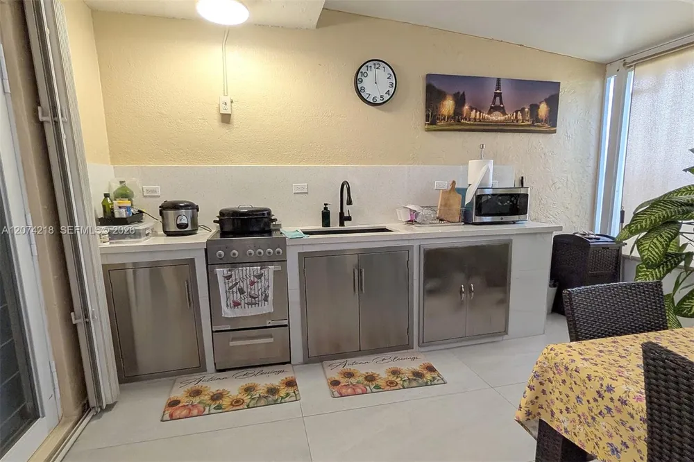 11005 W Okeechobee Rd #102 Hialeah Gardens, FL 33018