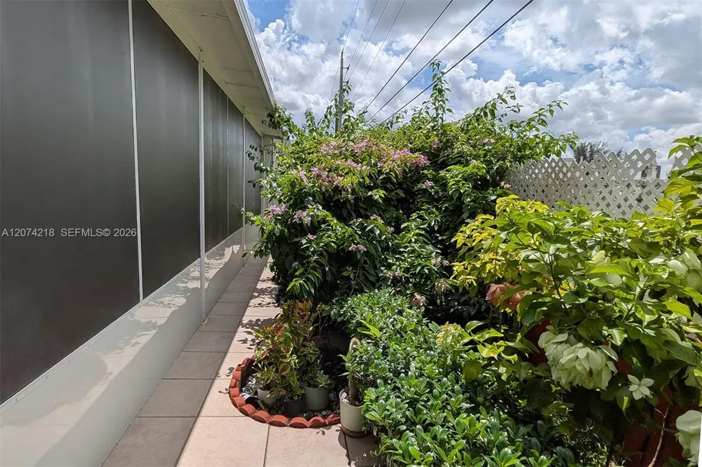 11005 W Okeechobee Rd #102 Hialeah Gardens, FL 33018