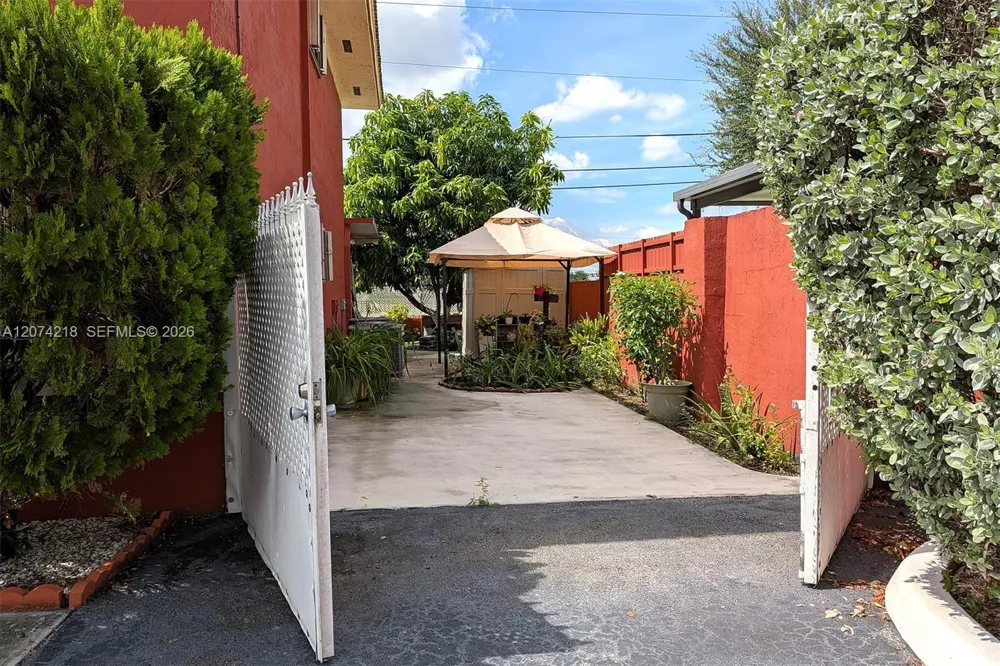 11005 W Okeechobee Rd #102 Hialeah Gardens, FL 33018