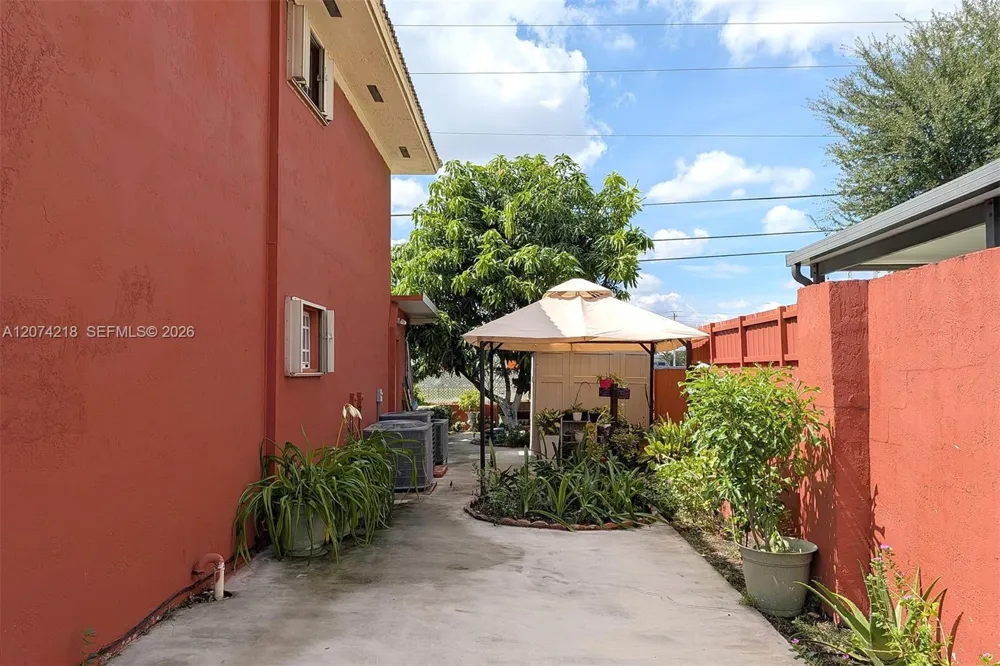 11005 W Okeechobee Rd #102 Hialeah Gardens, FL 33018