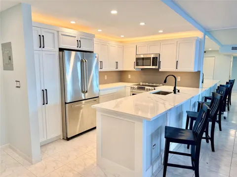 800 SE 20TH AVENUE #203