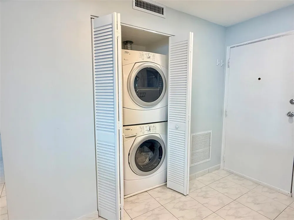 800 SE 20TH AVENUE #203 Deerfield Beach, FL 33441