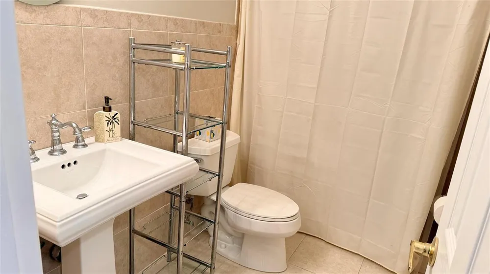 800 SE 20TH AVENUE #203 Deerfield Beach, FL 33441