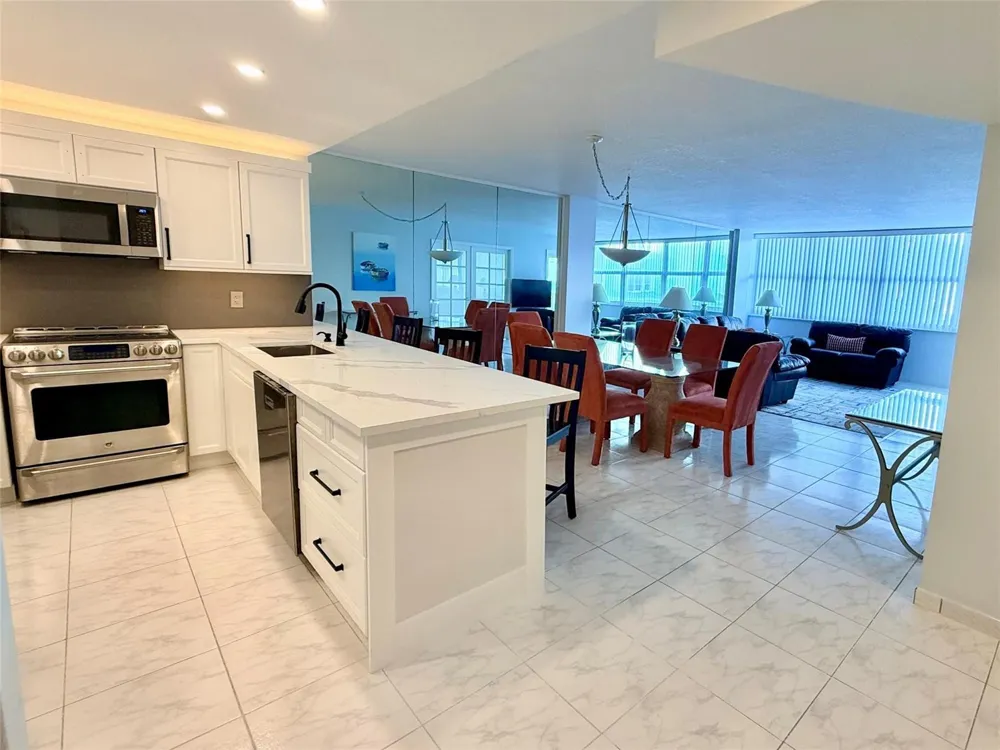 800 SE 20TH AVENUE #203 Deerfield Beach, FL 33441