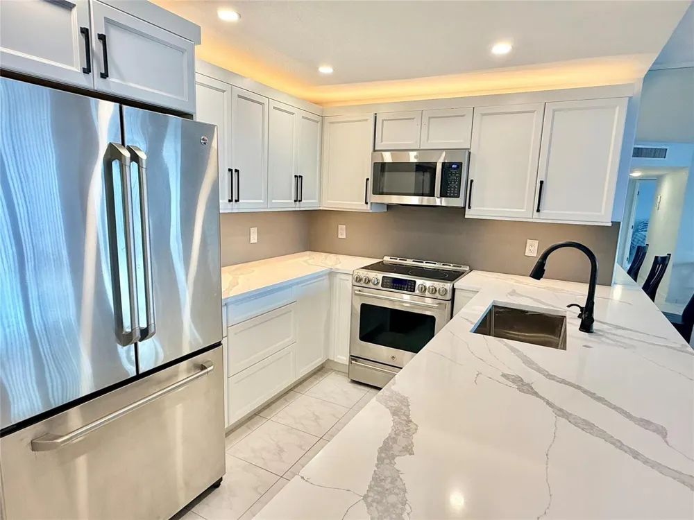 800 SE 20TH AVENUE #203 Deerfield Beach, FL 33441