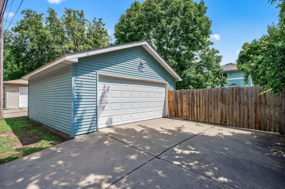 2505 Dupont Avenue Minneapolis, MN 55411