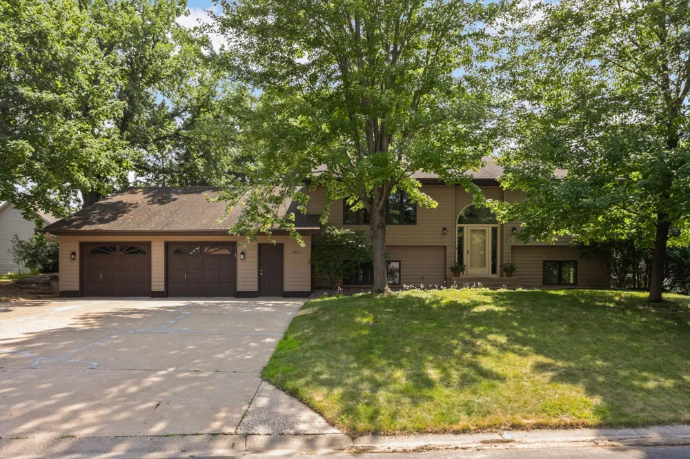 2064 Pin Oak Drive Eagan, MN 55122