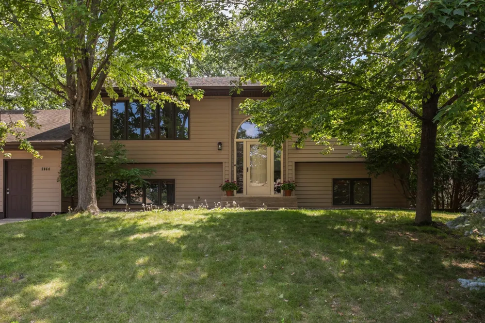 2064 Pin Oak Drive Eagan, MN 55122
