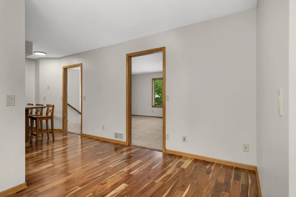 2064 Pin Oak Drive Eagan, MN 55122