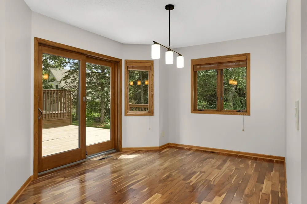 2064 Pin Oak Drive Eagan, MN 55122