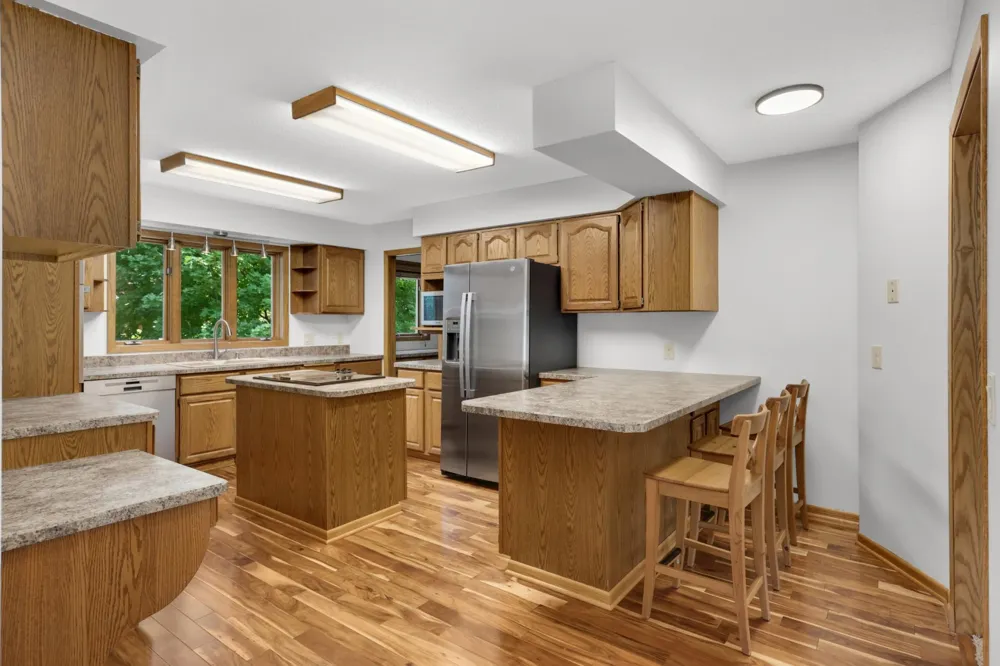 2064 Pin Oak Drive Eagan, MN 55122