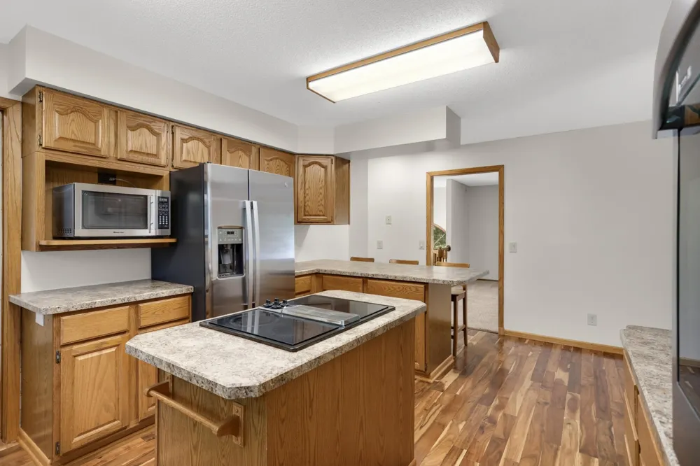 2064 Pin Oak Drive Eagan, MN 55122