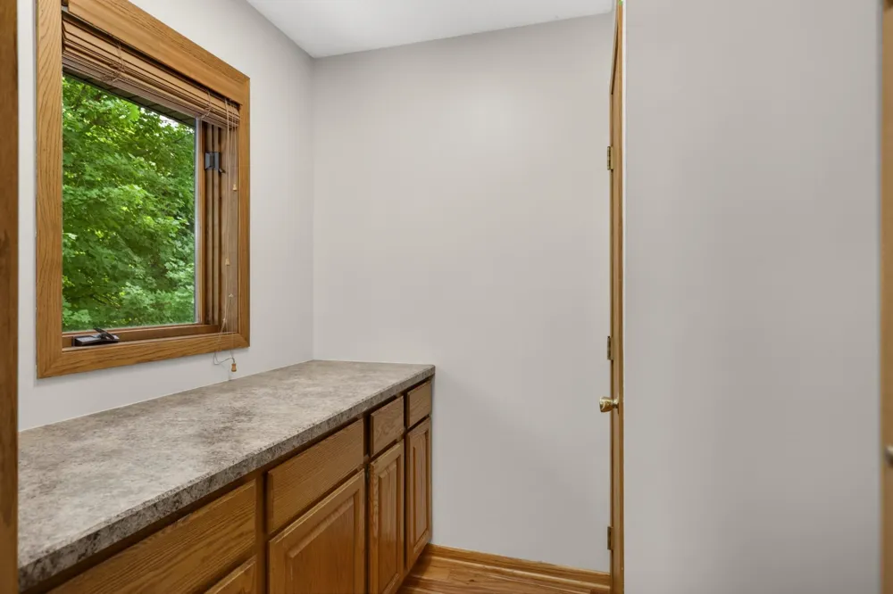 2064 Pin Oak Drive Eagan, MN 55122