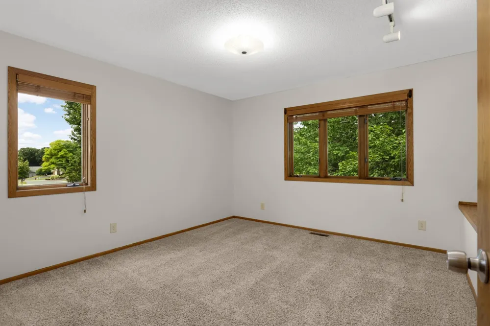 2064 Pin Oak Drive Eagan, MN 55122