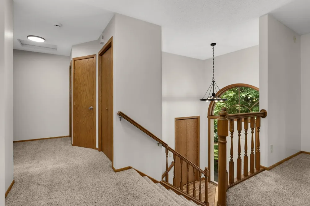2064 Pin Oak Drive Eagan, MN 55122