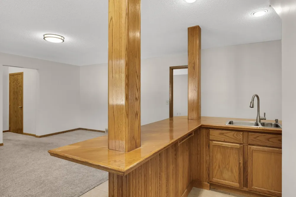 2064 Pin Oak Drive Eagan, MN 55122
