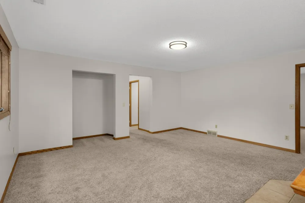 2064 Pin Oak Drive Eagan, MN 55122