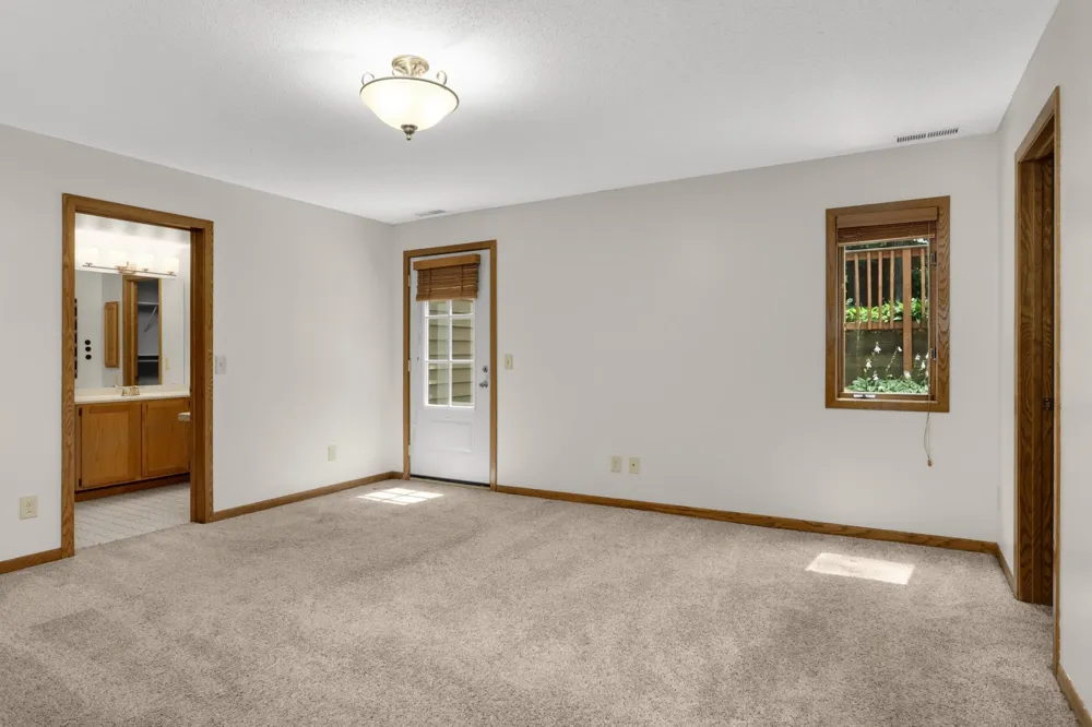 2064 Pin Oak Drive Eagan, MN 55122