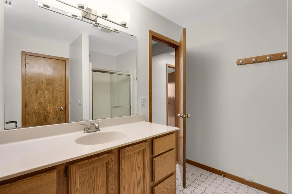 2064 Pin Oak Drive Eagan, MN 55122